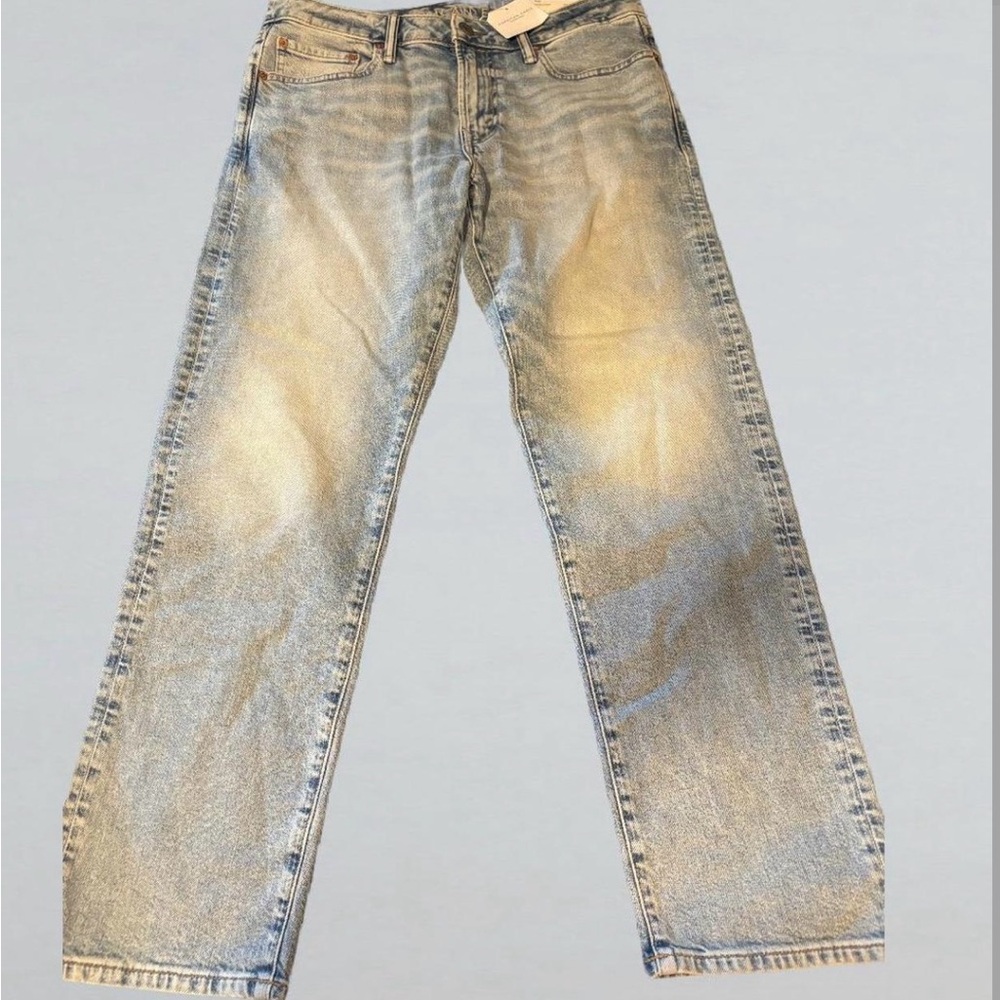 Brand New Light wash American Eagle Outfitters straight leg jeans